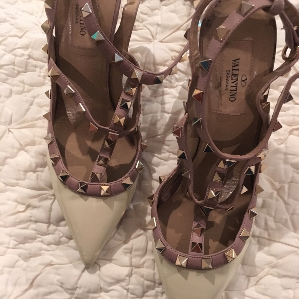 Authentic Valentino cream/nude rock stud pumps 37 - Picture 3 of 8